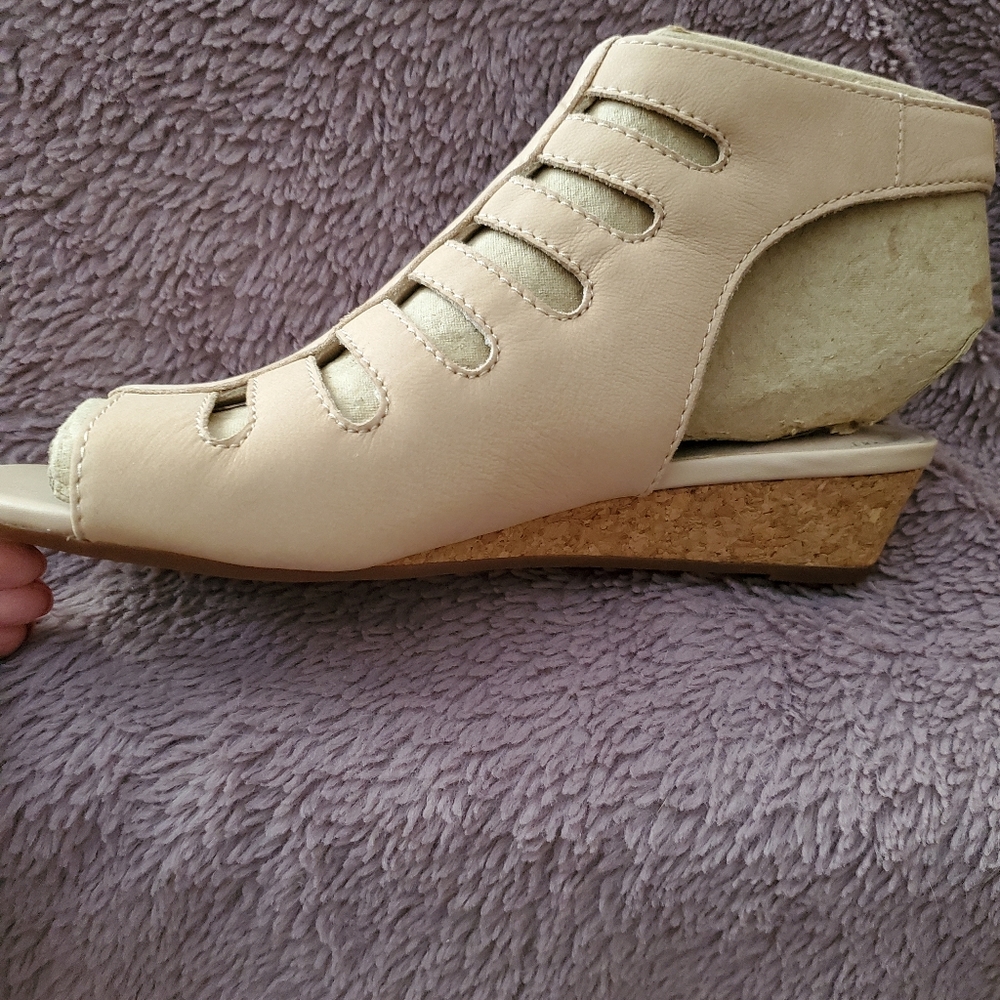 Clarks leather wedge sandal. - Picture 3 of 5